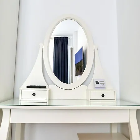 Provence In N Pool *