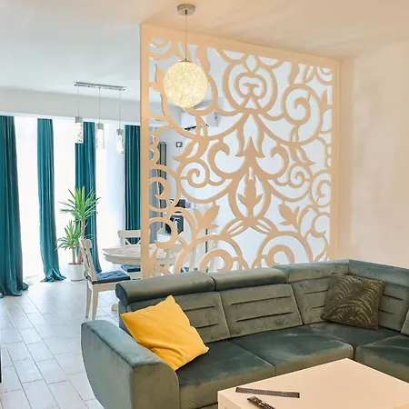 Provence In N Pool * Mamaia