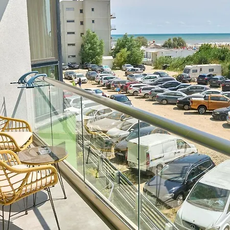 Provence In N Pool *