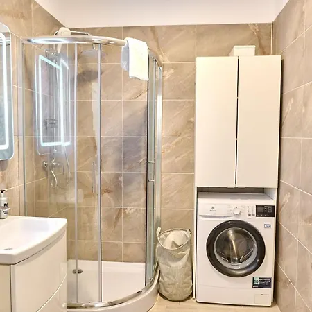 Provence In N Pool * Mamaja