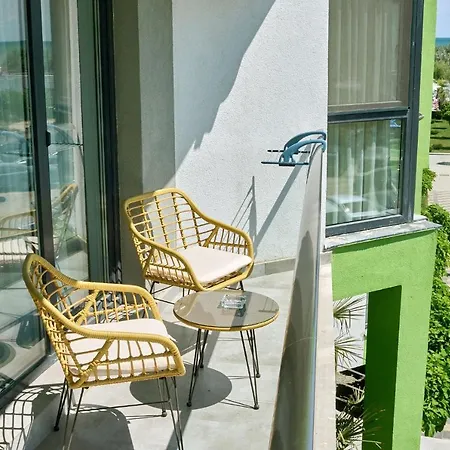 Provence In N Pool * Mamaia