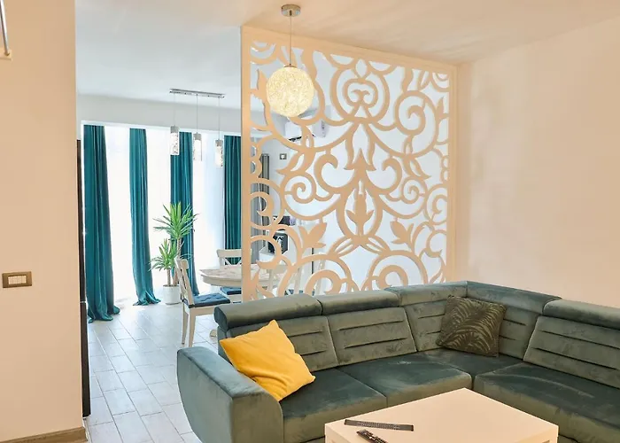 Provence In N Pool * מאמאיה