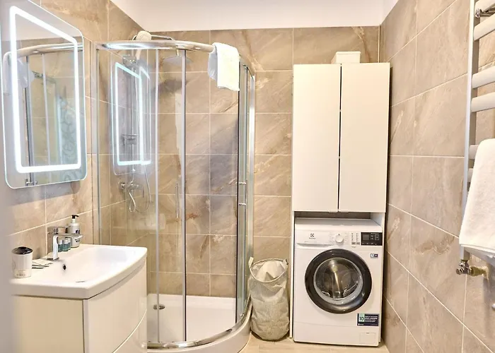 Provence In N Pool * מאמאיה