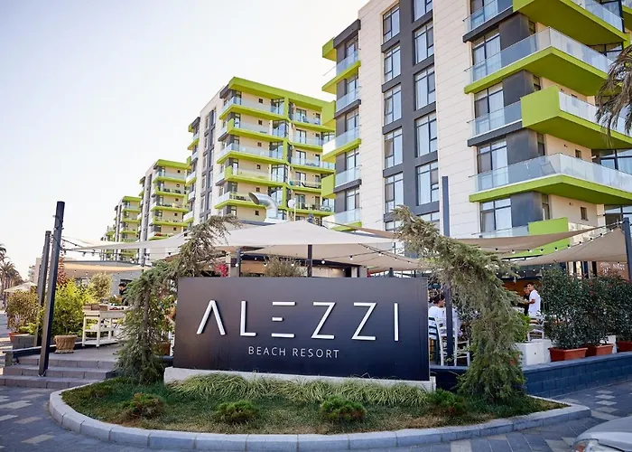 Provence In N Pool מאמאיה