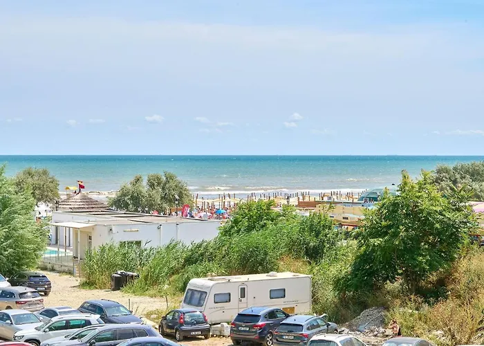 Provence In N Pool מאמאיה