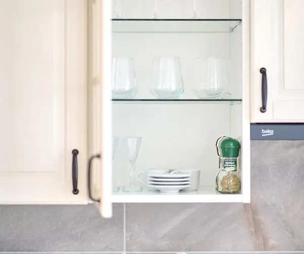 Provence In N Pool מאמאיה